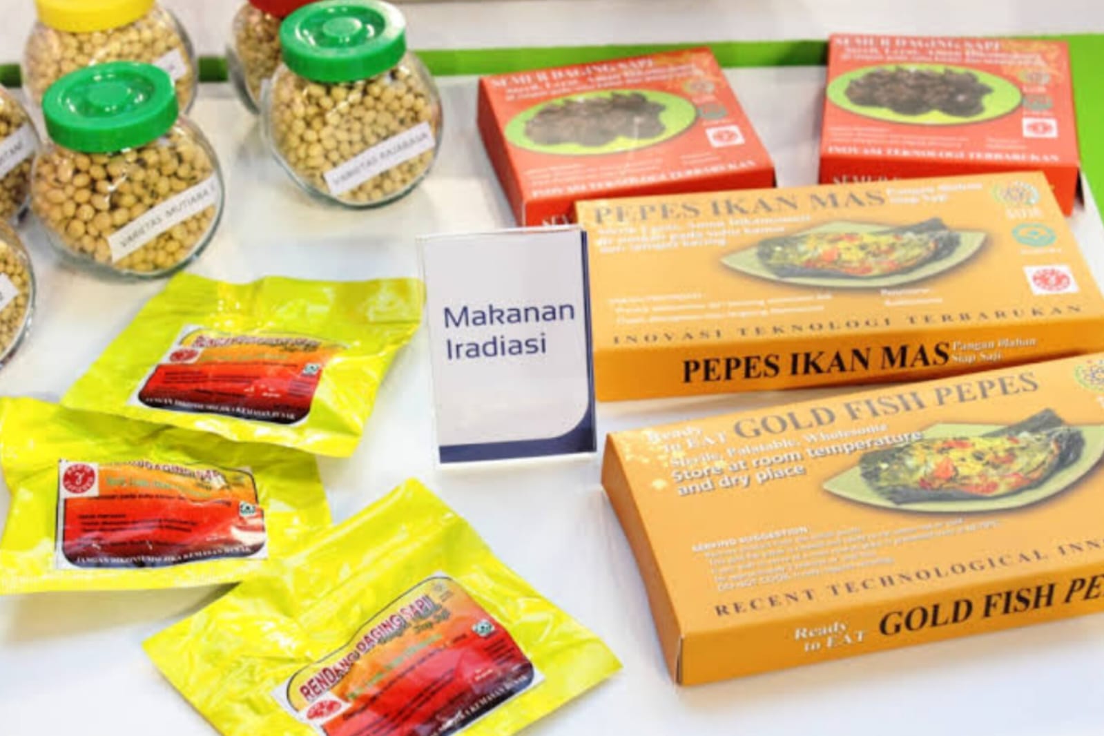 Beberapa olahan makanan yang sudah diberikan pancaran iradiasi hasil teknologi Badan Tenaga Nuklir Nasional (Batan) yang sekarang menjadi Badan Riset dan Inovasi Nasional (BRIN). (Dokumentasi BRIN) - Image