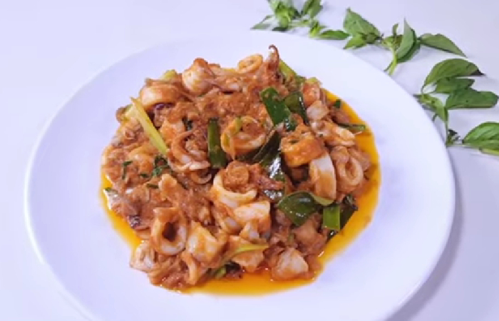 Resep Cumi Bumbu Rica yang Enak dan Praktis./Tangkap Layar YouTube Dapur Cantik Channel - Image
