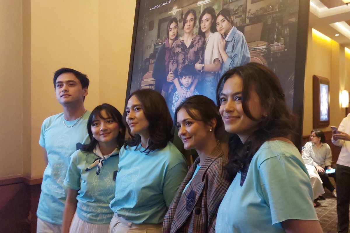 Konferensi pers film Andai Ibu Tidak Menikah Dengan Ayah, Senin (4/8). (Shafa Nadia/Jawapos) - Image