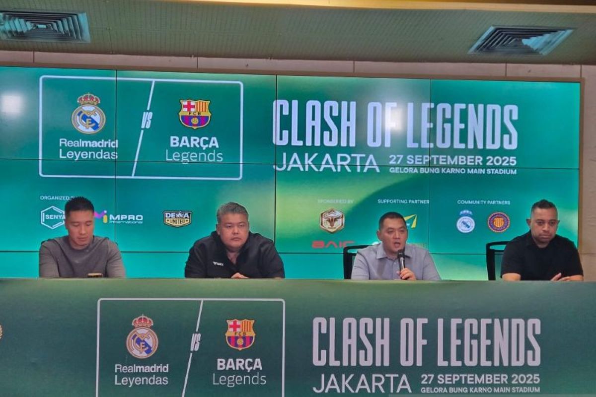 Dari kiri, Brand Ambassador Clash of Champions Arthur Irawan, Presiden Dewa United Ardian Satya Negara, CEO Senyawa Reza Subekti jumpa pers Clash of Champions di Stadion GBK. (Rauf Adipati/antara) - Image