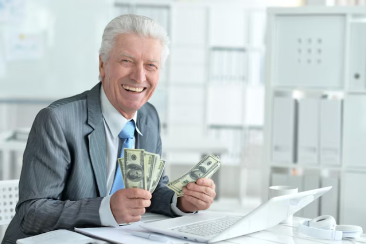 seseorang yang cerdas kelola finansial (Freepik/Guzov Ruslan) - Image