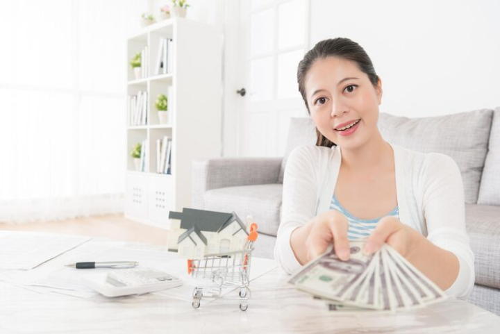 seseorang yang tak mungkin dihampiri kemiskinan. (Freepik/primagefactory) - Image