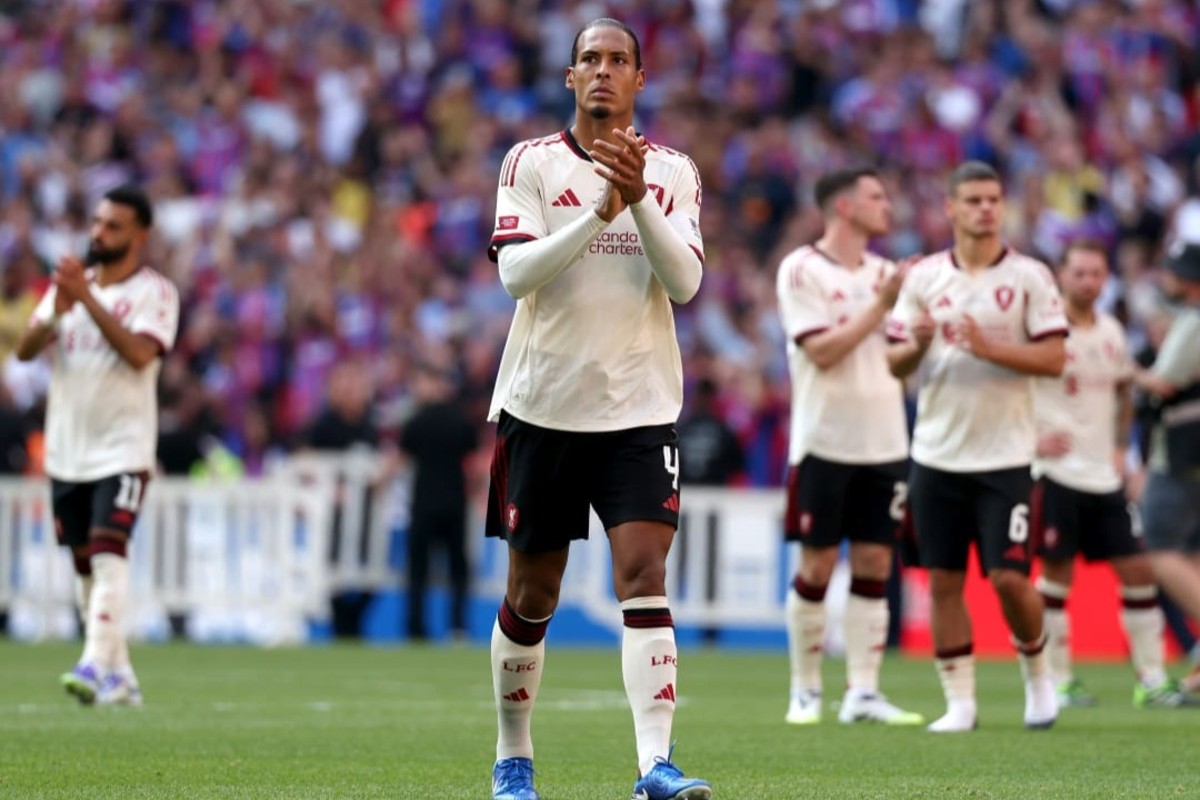 Virgil van Dijk, bek andalan Liverpool tampil penuh saat The Reds tumbang di ajang Community Shield. (Dok. Liverpool FC) - Image