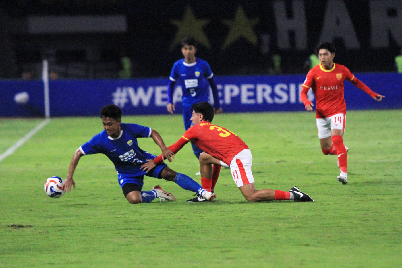 Persib Bandung vs Manila Digger FC Kenji Nishioka pada babak play-off AFC Champions League (ACL) Two 2025/2026 di Stadion Gelora Bandung Lautan Api (GBLA), Bandung, Jawa Barat, Rabu (13/8/2025). (Taofik Achmad Hidayat/ Radar Bandung) - Image