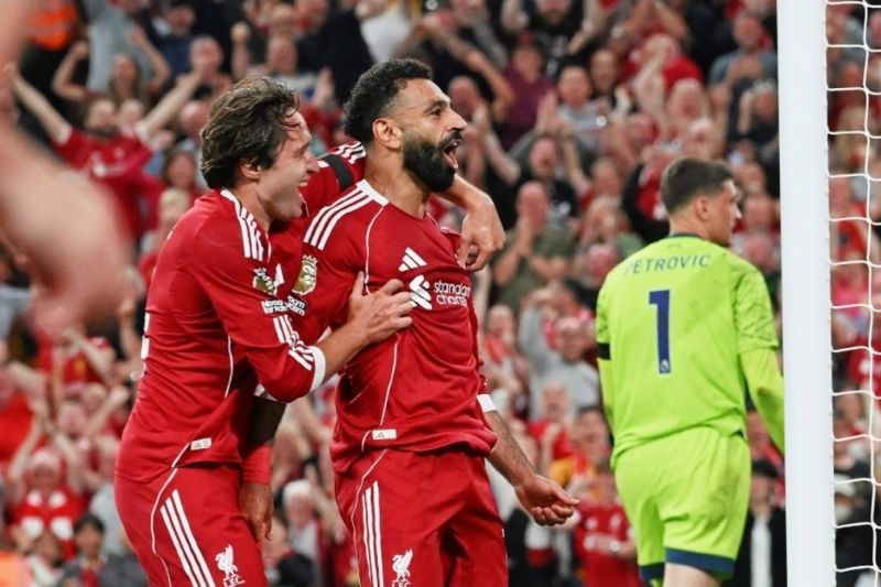 Selebrasi Mohamed Salah (tengah) setelah mencetak gol untuk Liverpool dalam pertandingan pembuka Liga Inggris 2025/26 lawan Bournemouth di Anfield pada Sabtu (16/8/2025). (X.com/LFC) - Image