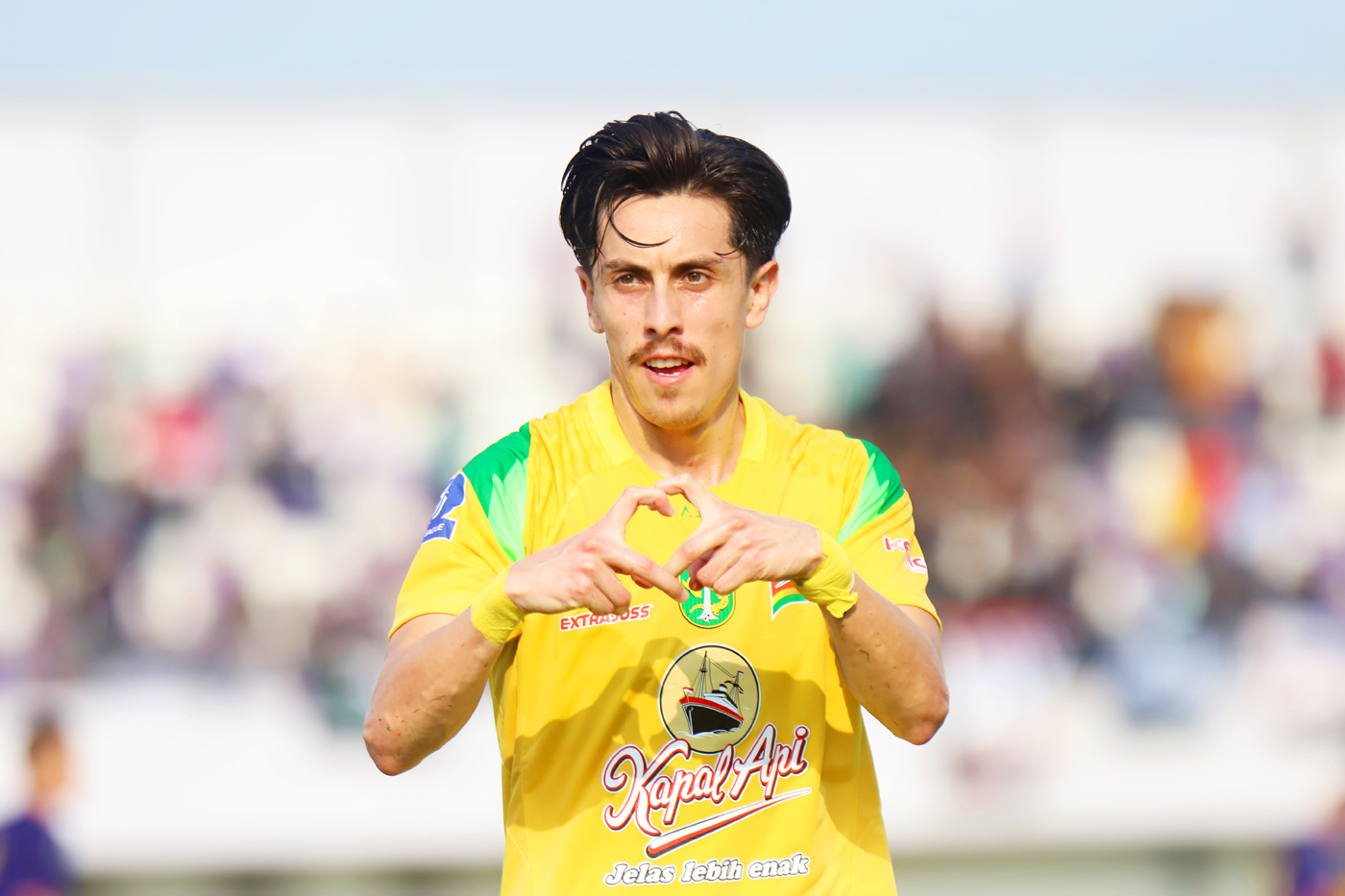 Selebrasi Francisco Rivera usai membobol gawang Persita Tangerang pada pertandingan Super League pekan kedua di Stadion Indomilk Arena, Tangerang, Banten, Sabtu (16/8/2025). (Dery Ridwansah/ JawaPos.com) - Image