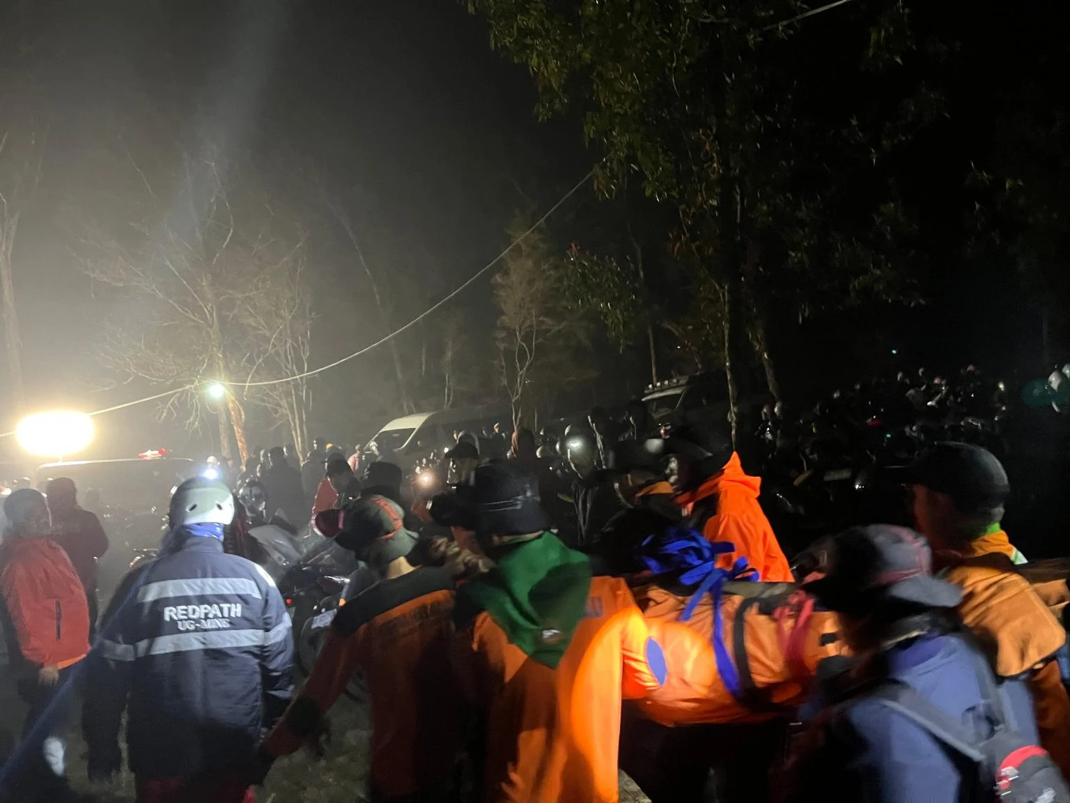 pendaki bernama Irfan, 24,, asal Kabupaten Bone, meninggal dunia akibat hipotermia saat berada di jalur turun puncak Bawakaraeng. (Radar Selatan) - Image