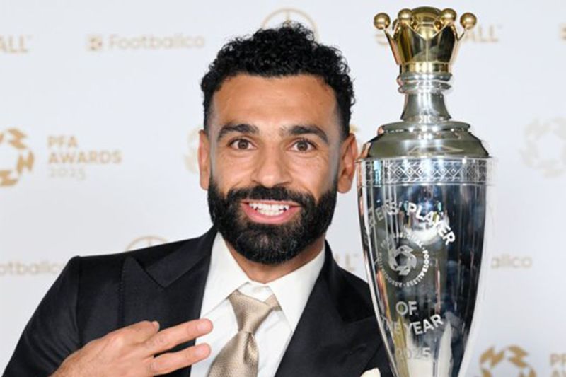 Penyerang klub Liga Inggris Liverpool Mohamed Salah menyabet gelar penghargaan PFA player of the year musim 2024/2025. (ANTARA/X/footballontnt) - Image