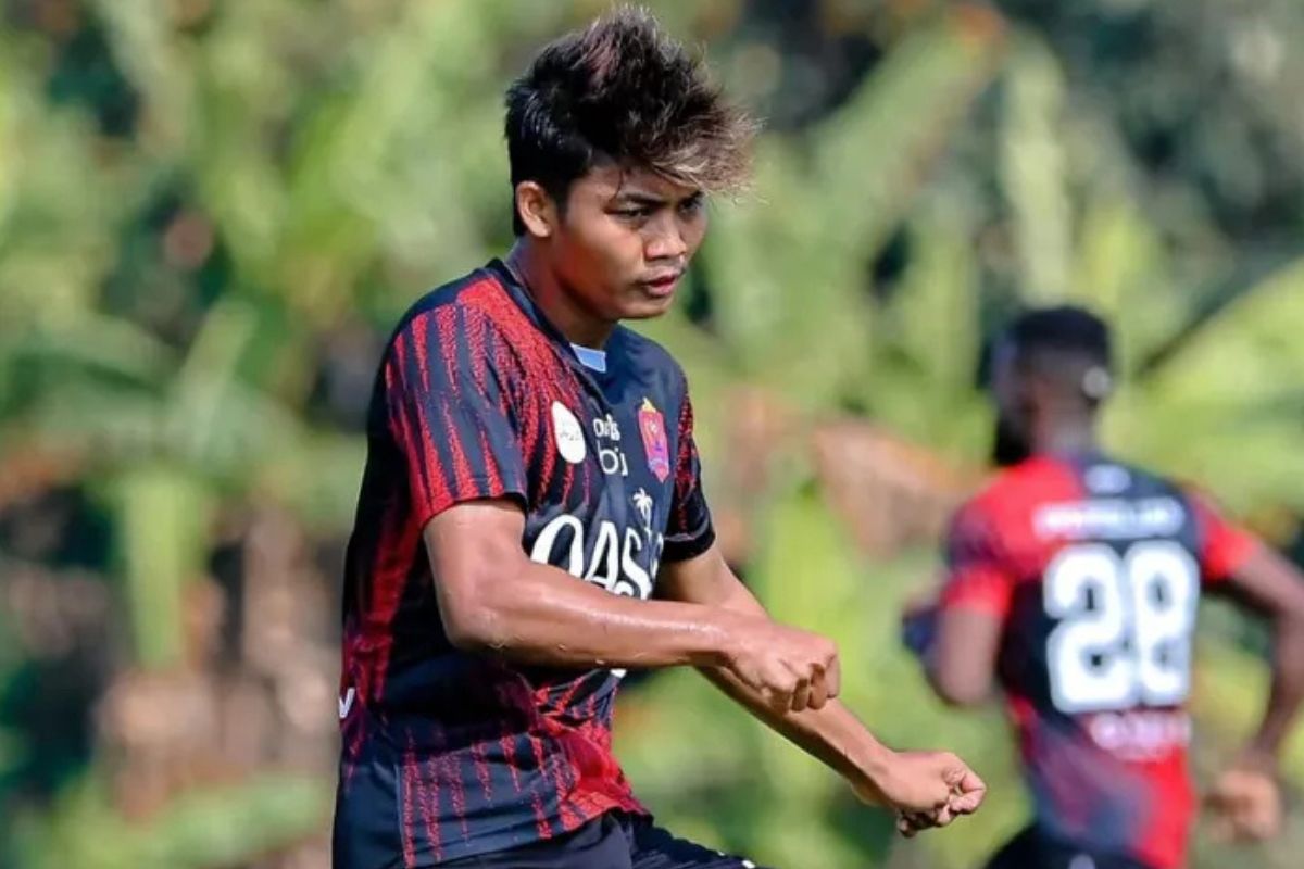 Didikan Persebaya Surabaya Dicky Kurniawan kini siap bersinar bersama Persijap Jepara di Super League 2025/2026. (Media Persijap) - Image