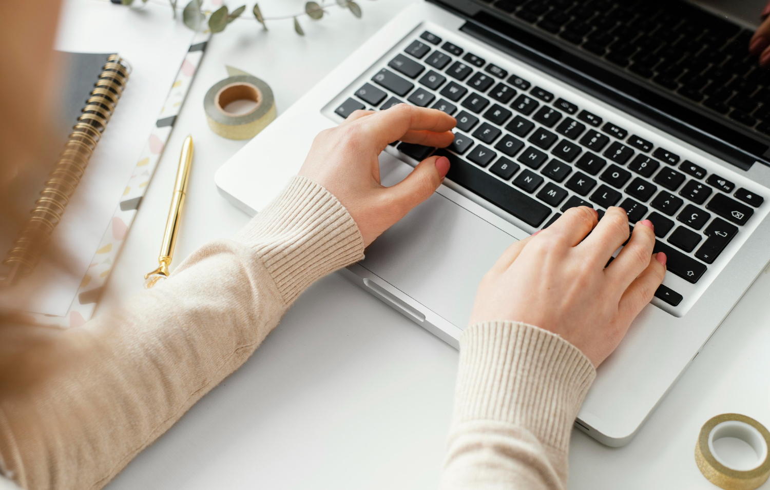 Di era di mana semua orang bisa menulis, yang membedakan bukanlah sekadar kata-kata yang Anda pilih, tetapi nilai dan integritas yang Anda tawarkan di balik setiap judul.(Freepik) - Image