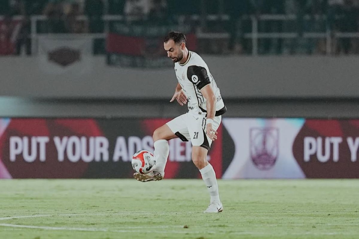 Jordy Amat saat pertandingan melawan Persis Solo. (Instagram Persija) - Image