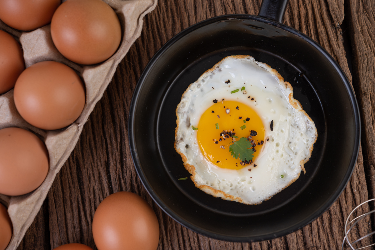 Olahan telur goreng sederhana yang lezat. (freepik @Jcomp) - Image