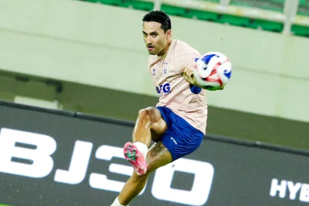 Kapten Persik Kediri Ezra Walian. (Dok. Persik Kediri) - Image