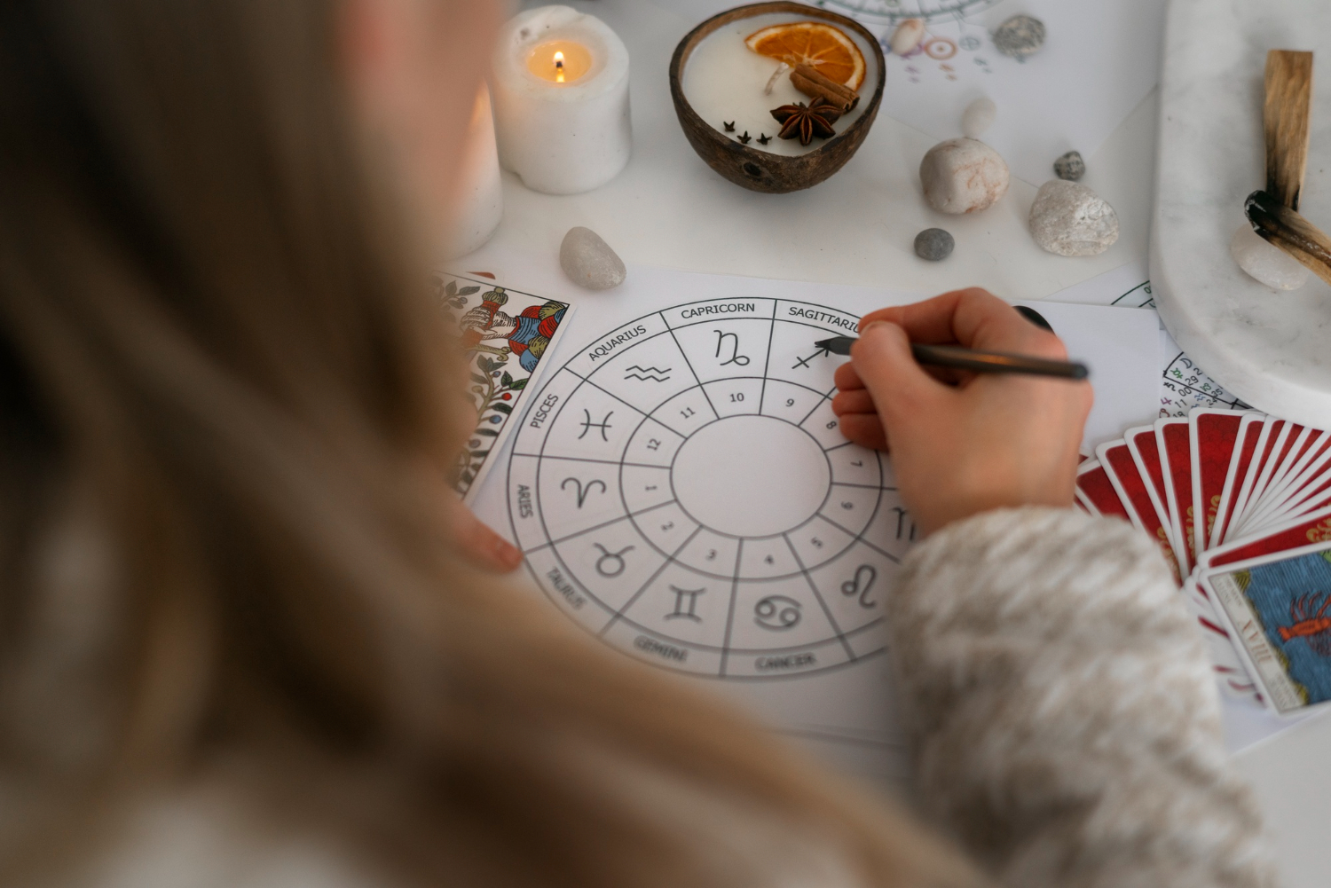 Pada 23 Agustus 2025, energi Bulan Baru di Virgo memberikan kekuatan dan kejelasan batin bagi tiga zodiak. - Image
