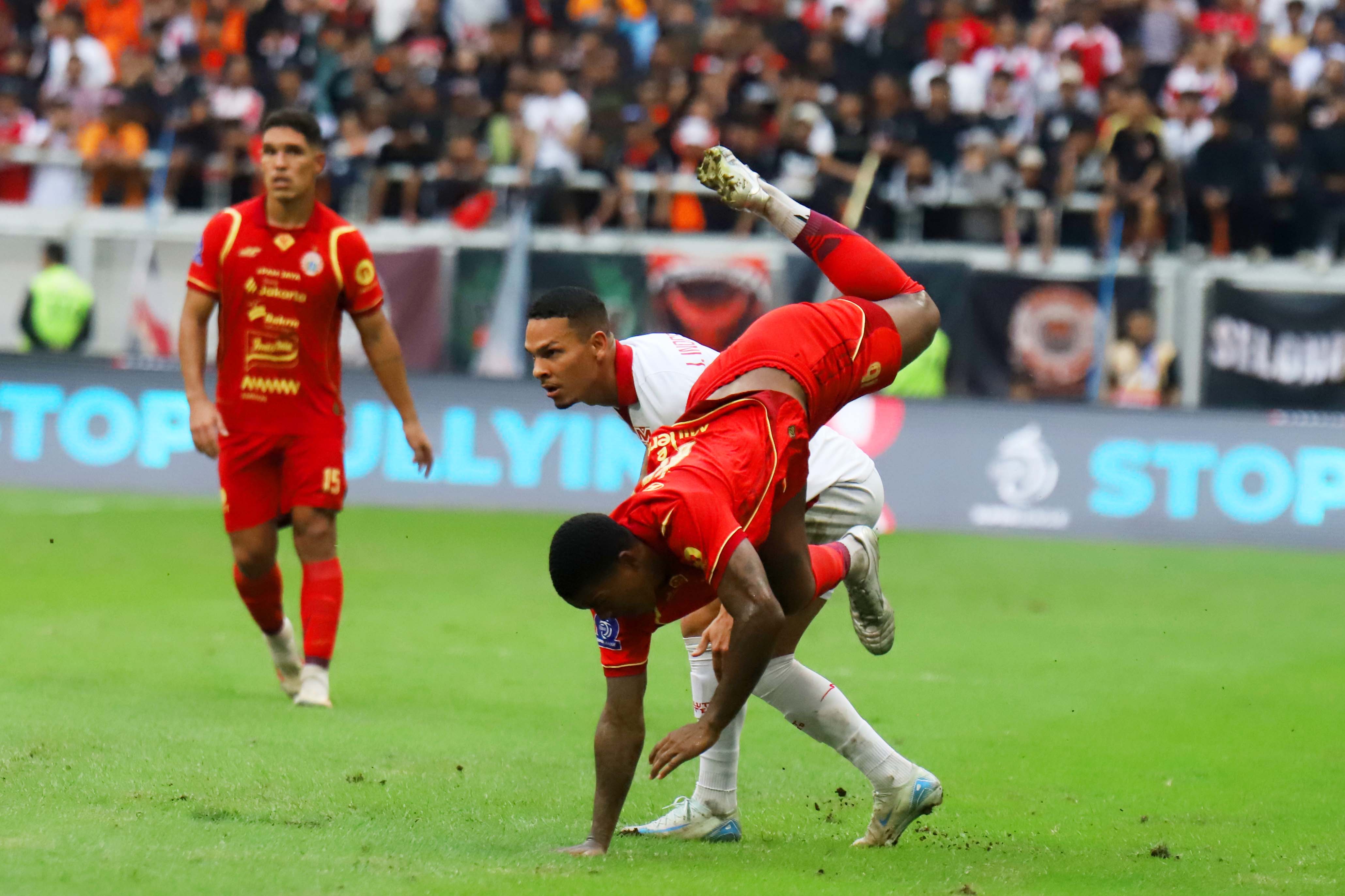 Pemain Persija Jakarta saat berhadapan dengan Malut United, Sabtu (23/8). (Dery Ridwansah/JawaPos.com) - Image