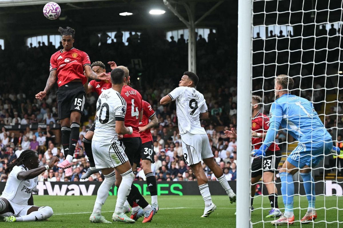 pertandingan Manchester United vs Fulham. (X/@thisyenenesef) - Image