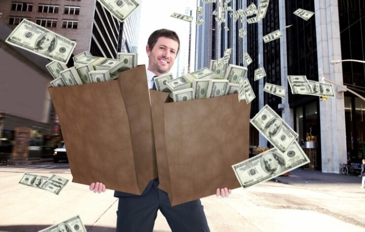 Ilustrasi orang dengan weton tibo dunyo, yakni hari lahir Jawa yang merupakan cikal bakal sultan dan tak akan mengecap pahitnya hidup. (freepik/creativeart) - Image