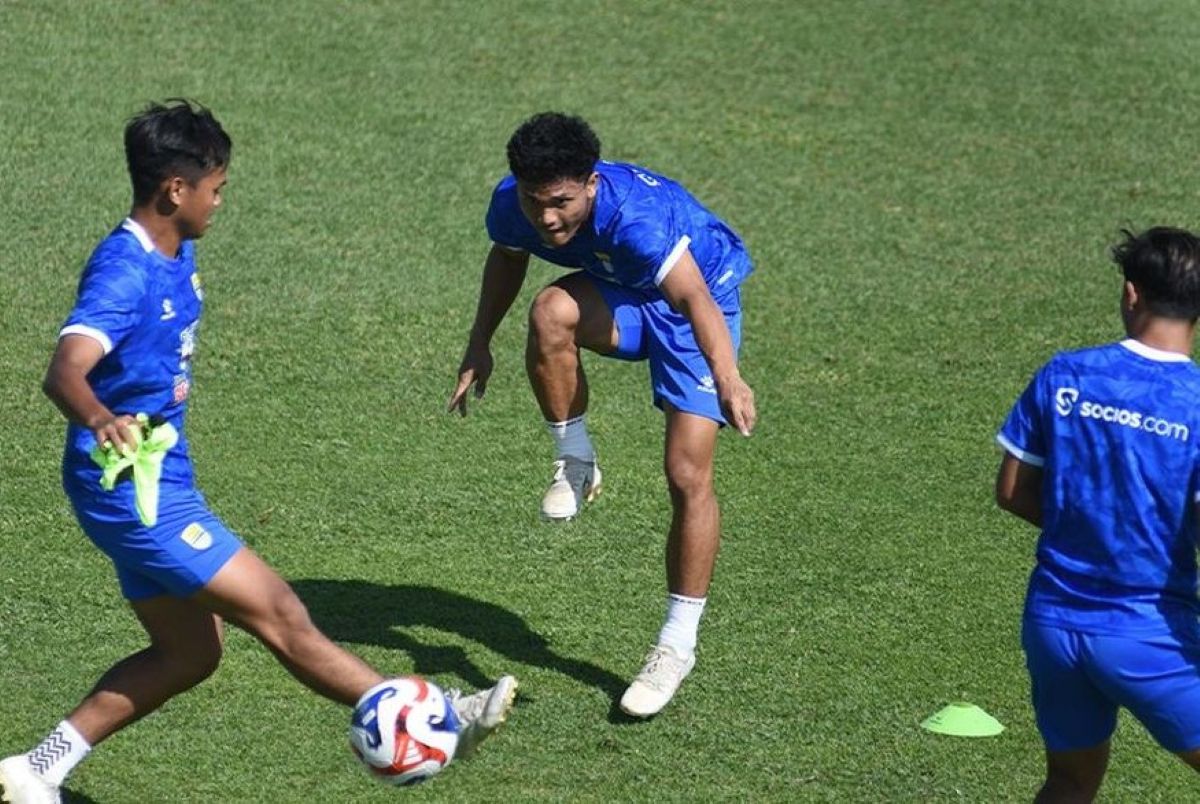 Zulkifli Lukmansyah kembali berlatih bersama Persib usai pulih dari cedera engkel. (Dok. Persib) - Image