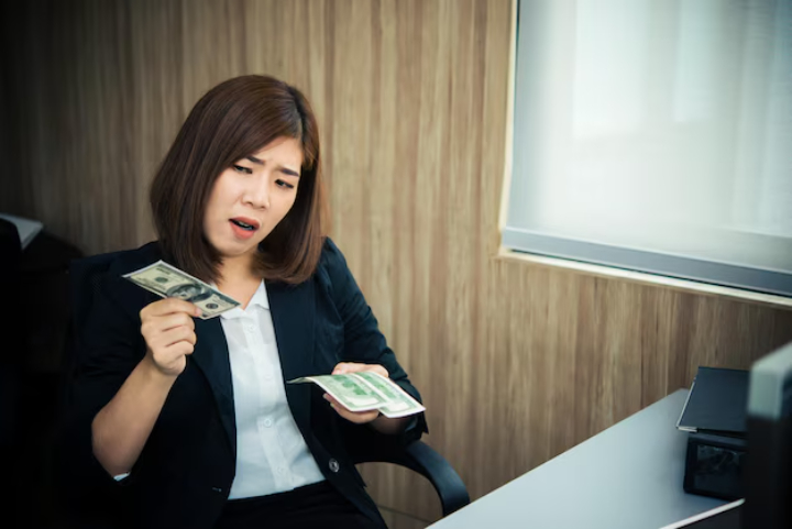 seseorang yang kekayaannya menyeruak./Freepik. - Image