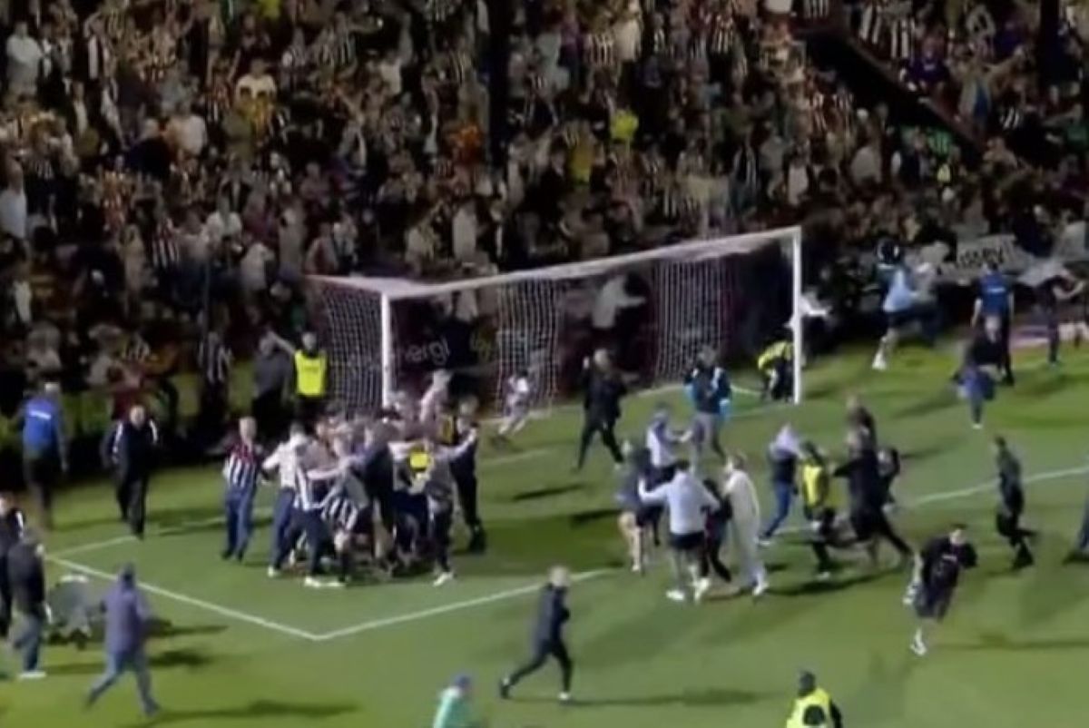 Grimsby Town sukses mengalahkan Manchester United di Carabao Cup lewat adu penalti 12-11. (Istimewa) - Image