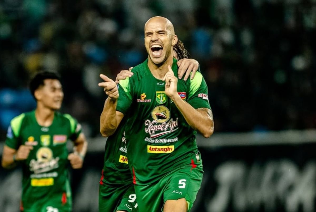 Bek Persebaya Surabaya Risto Mitrevski saat mencetak gol melawan Bali United. (Dok. Persebaya Surabaya) - Image