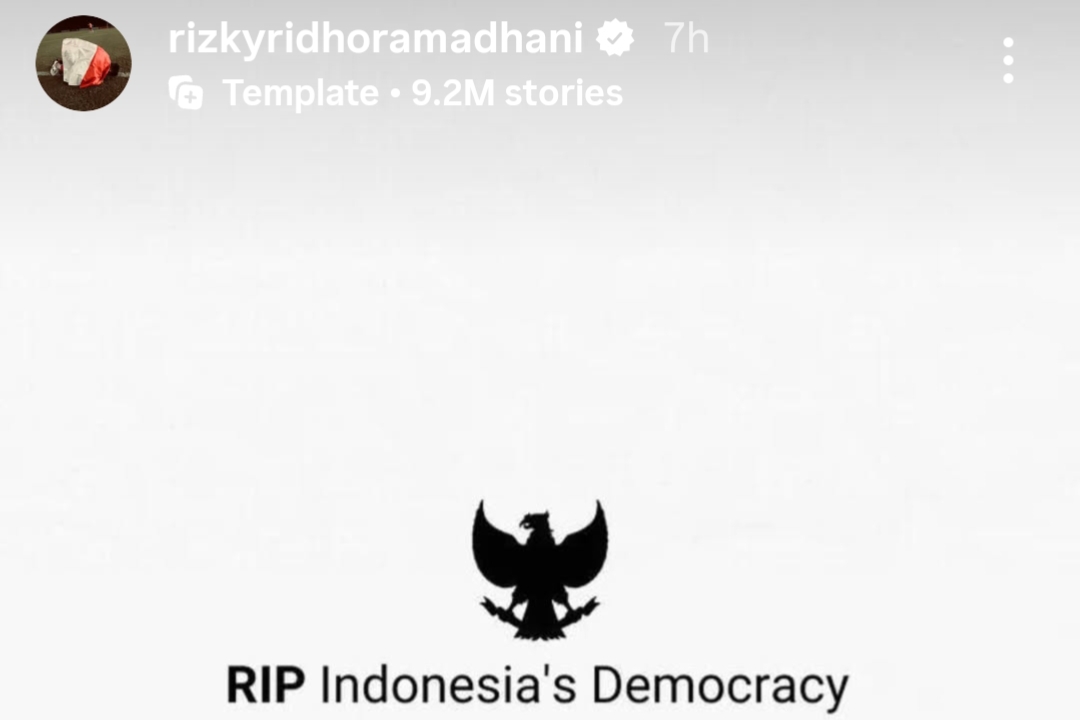 Tangkapan layar Instagram Rizky Ridho yang turut mengunggah seruan pesan hilangnya demokrasi Indonesia. (Dok. Instagram @rizkyridhoramadhani) - Image