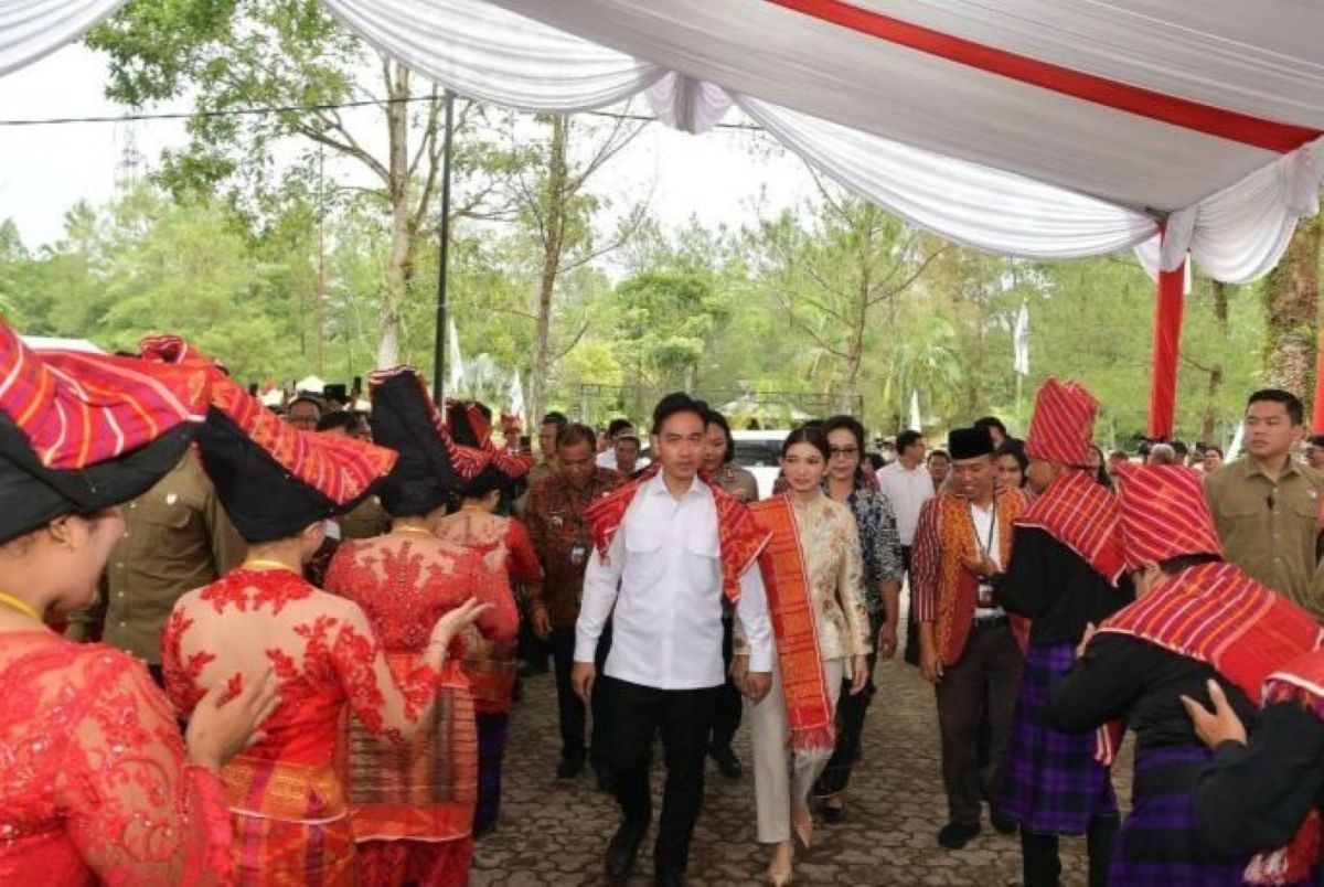 Wakil Presiden Gibran Rakabuming Raka menghadiri Musyawarah Pelayanan (Mupel) Mamre Gereja Batak Karo Protestan (GBKP) di Retreat Centre GBKP, Sumatera Utara, Kamis (29/8). (Antara) - Image