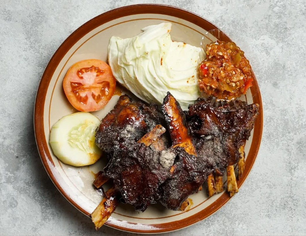Iga Bakar Manis , Sate Kambing Pak Manto (Instagram @satekambingpakmanto) - Image