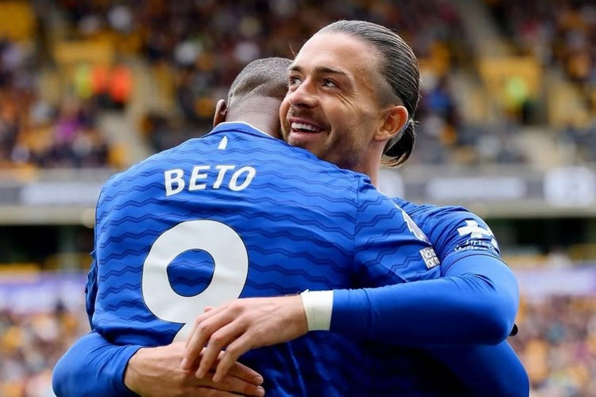 Jack Grealish dan Beto merayakan gol saat Everton menang 3-2 atas Wolverhampton. (Instagram.com/jackgrealish) - Image
