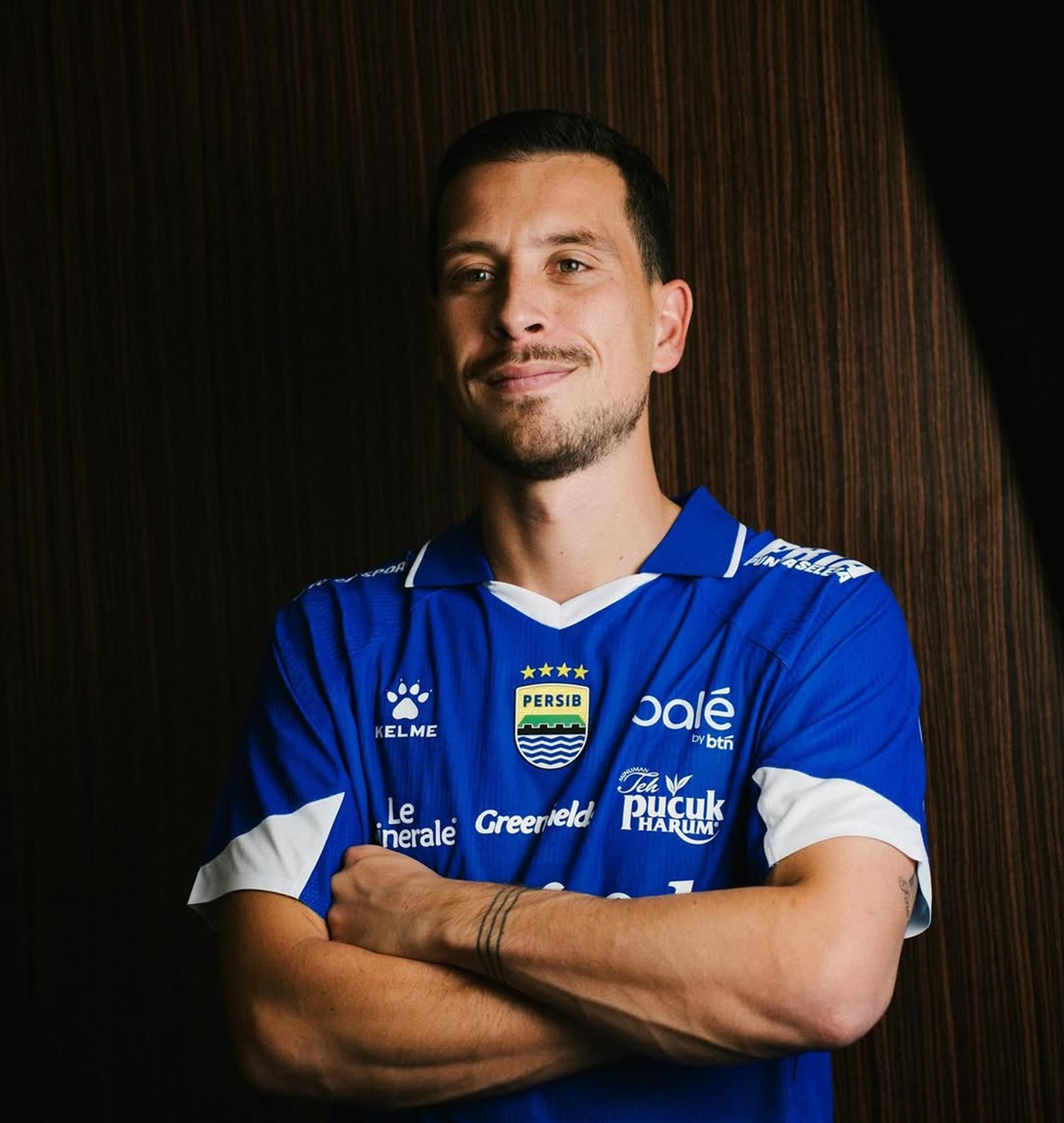 Thom Haye berseragam Persib Bandung/ Ini daftar 12 pemain diaspora Timnas Indonesia yang pindah ke tim baru. 5 nama ramaikan BRI Super League 2025/2026 (Instagram.com/@ThomHaye). - Image