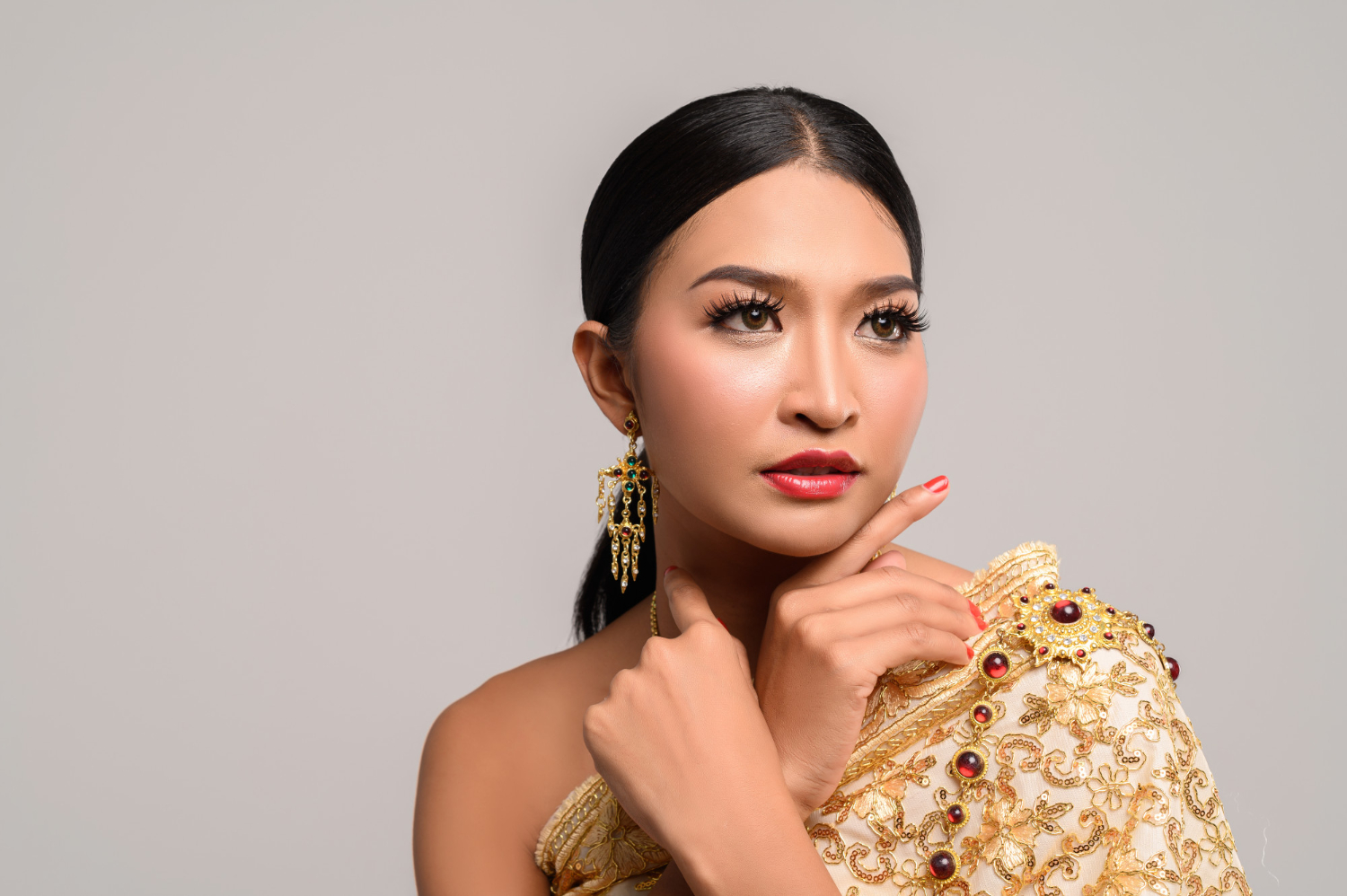 Orang Kliwon membawa energi unik yang memudahkan mereka mendapatkan rezeki di saat genting. Foto: Freepik - Image