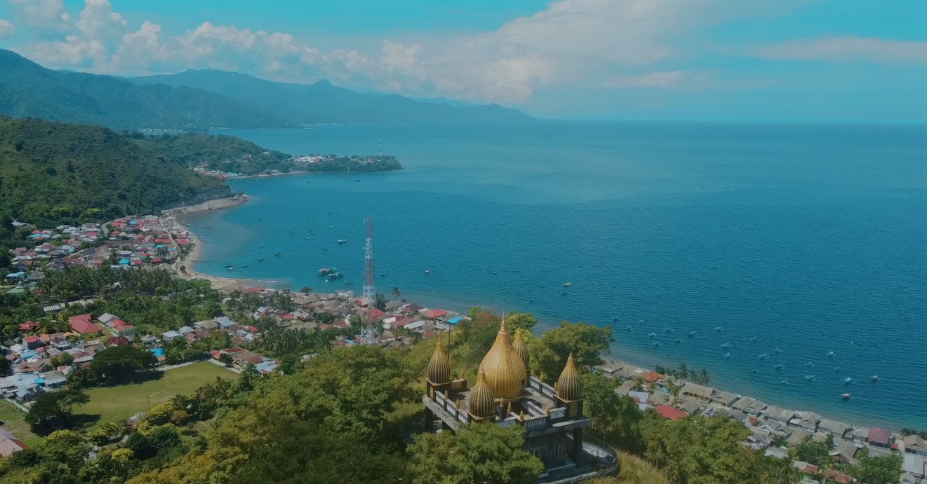 Masjid Walima Emas yang berada di desa wisata bubohu, kabupaten Gorontalo - Image