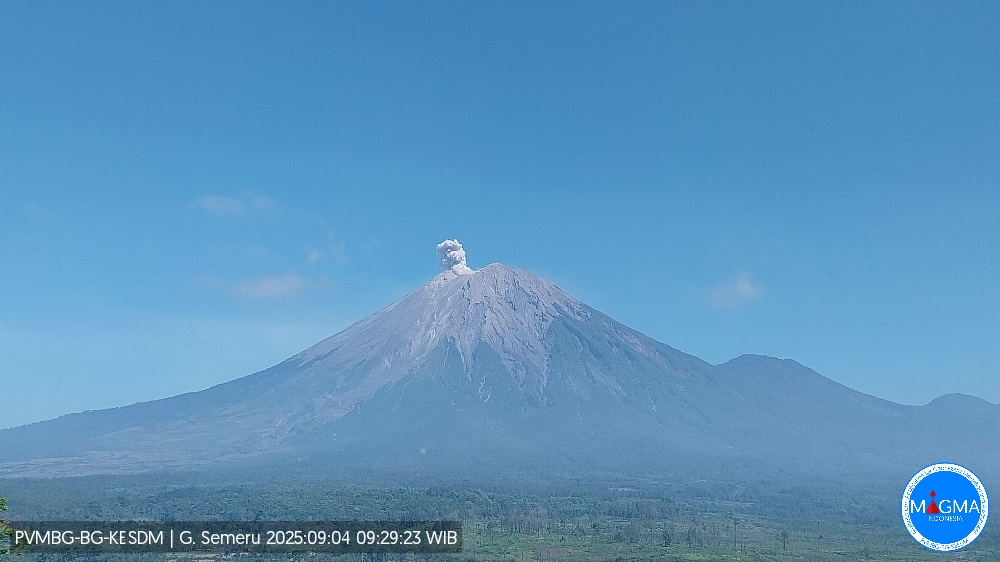 Foto erupsi Gunung Semeru pada Kamis (4/9) pagi (HO-PVMBG) - Image