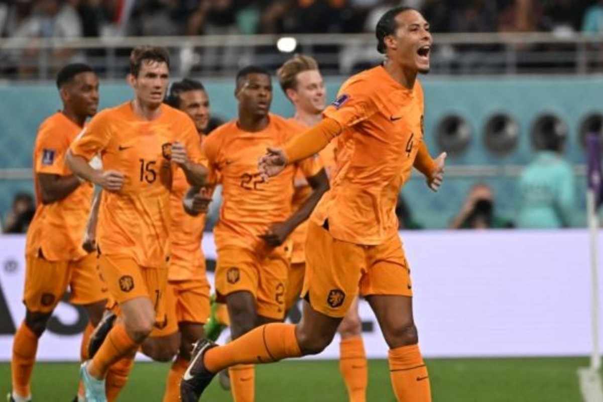 Virgil van Dijk akan memimpin timnas Belanda sebagai kapten tim. (Alberto PIZZOLI/AFP) - Image