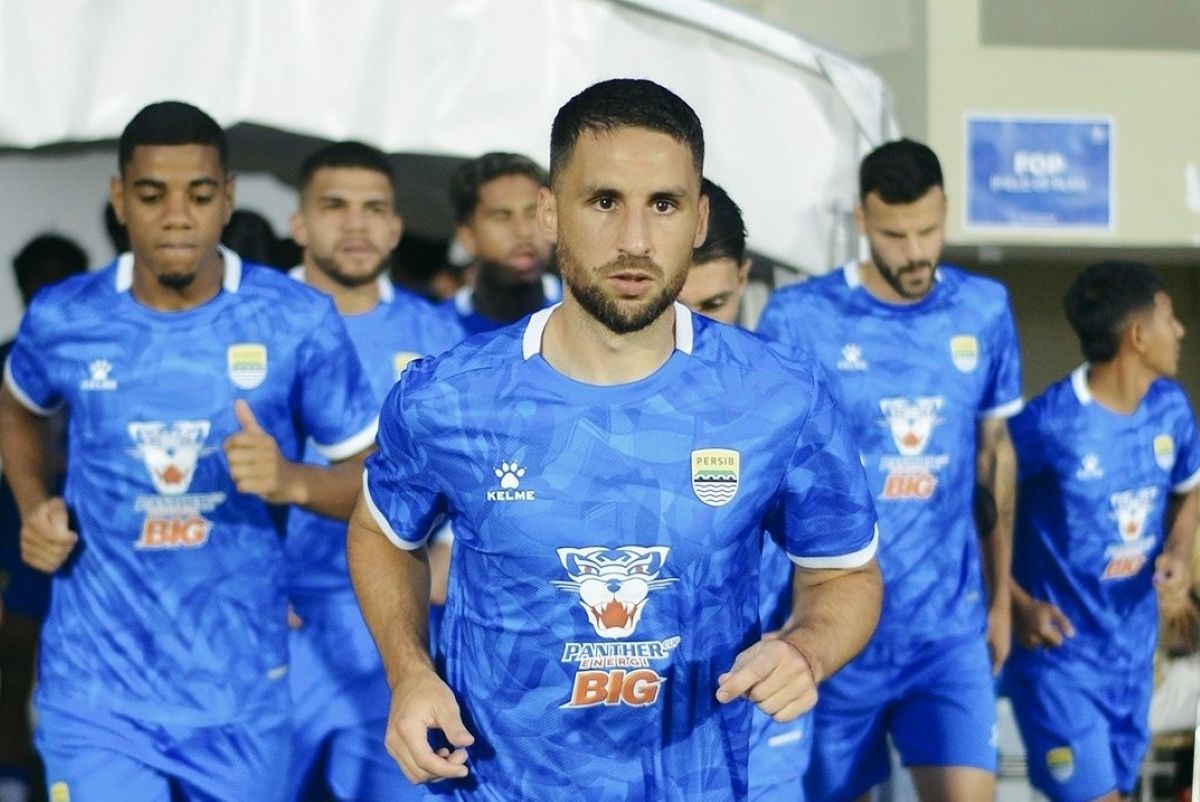 Manajemen Persib Bandung beri kejelasan soal nasib tiket pertandingan melawan Borneo FC yang batal digelar pada Minggu (31/8). (Istimewa) - Image