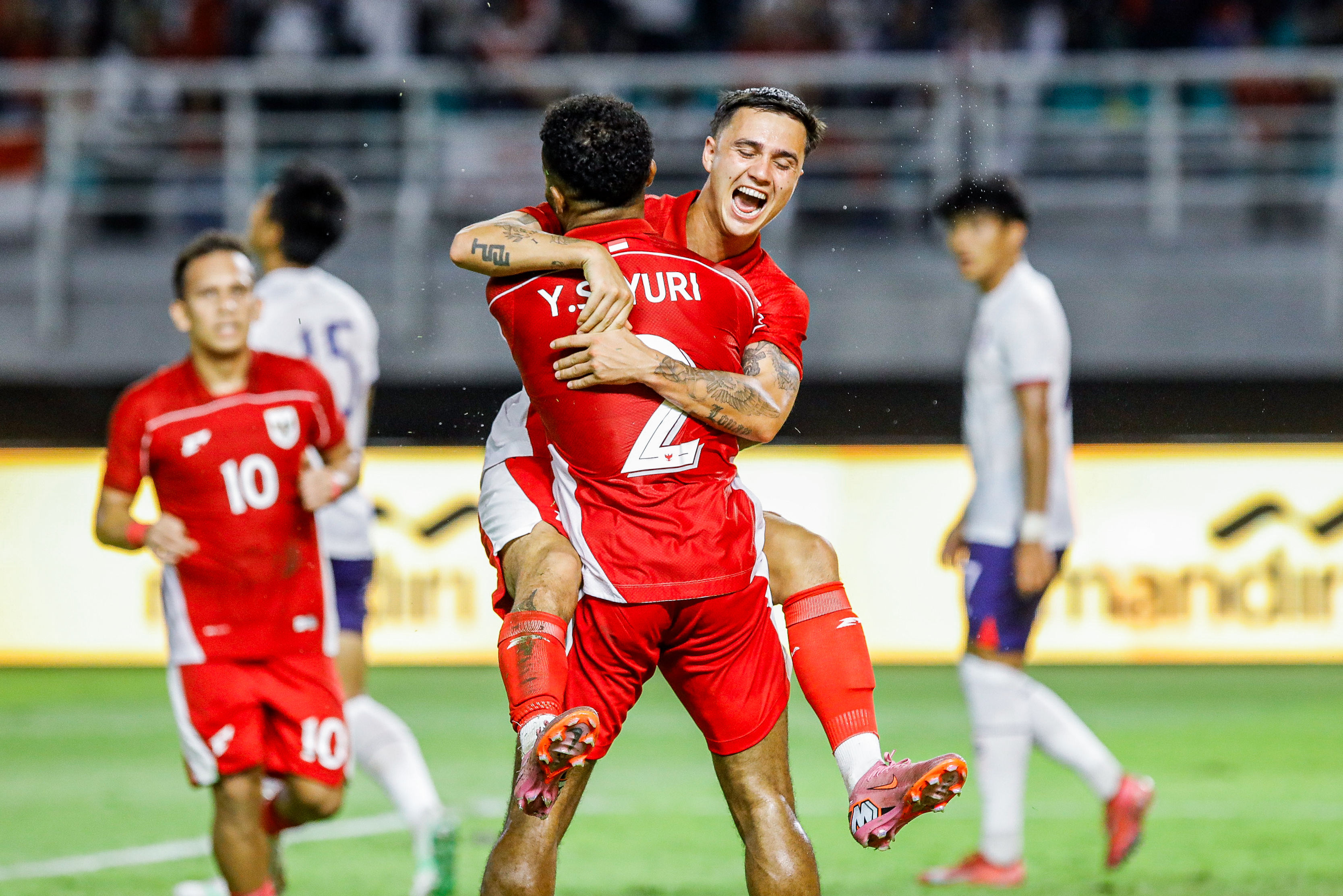 Pemain Timnas Indonesia Eliano Reijnders melakukan selebrasi usai menjebol gawang Chinase Taipei dalam International Friendly Match di Stadion Gelora Bung Tomo, Surabaya, kemarin (5/9). Skuad Garuda berhasil mengalahkan tamunya dengan skor (6-0) RIANA S - Image