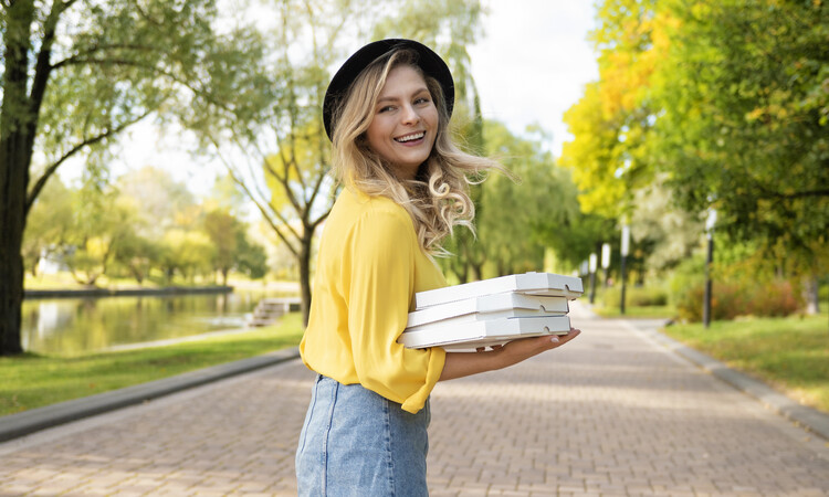 Ilustrasi perempuan dengan karisma tinggi. (Freepik) - Image