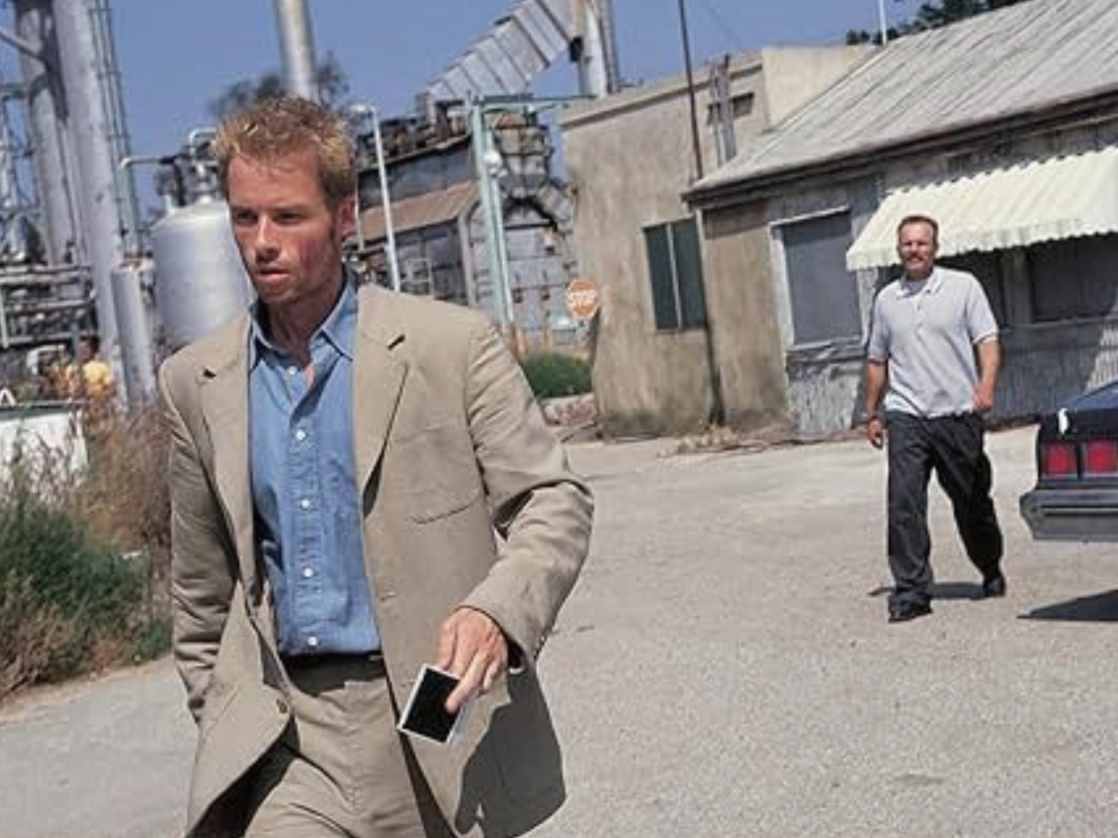 Joe Pantoliano and Guy Pearce in Memento (2000) (Dok. IMDb) - Image