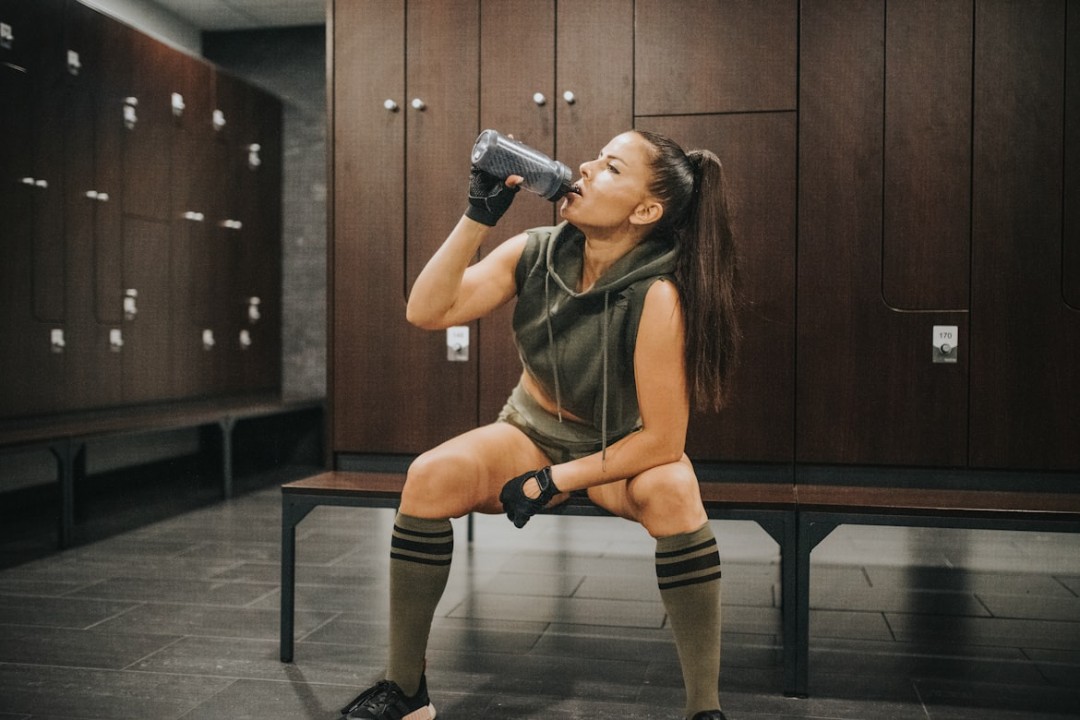Salah satu manfaat high intensity interval training, yaitu kalori tetap terbakar bahkan setelah selesai olahraga. (Sandra Seitamaa/Unsplash) - Image