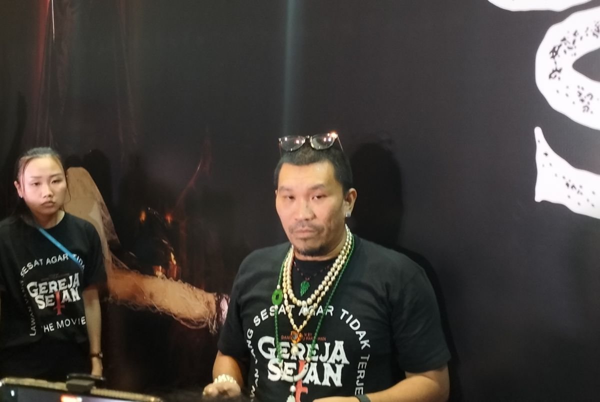 Mongol Stres tak masalah dibayar murah dalam film Gereja Setan. (Abdul Rahman/JawaPos.com) - Image