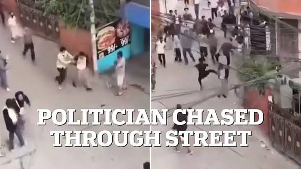 Tangkapan layar video saat Menteri keuangan Nepal lari dikejar massa yang marah. (DailyMail) - Image