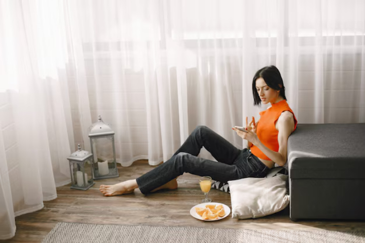 seseorang yang selalu duduk di tempat yang sama. (Freepik/prostooleh) - Image