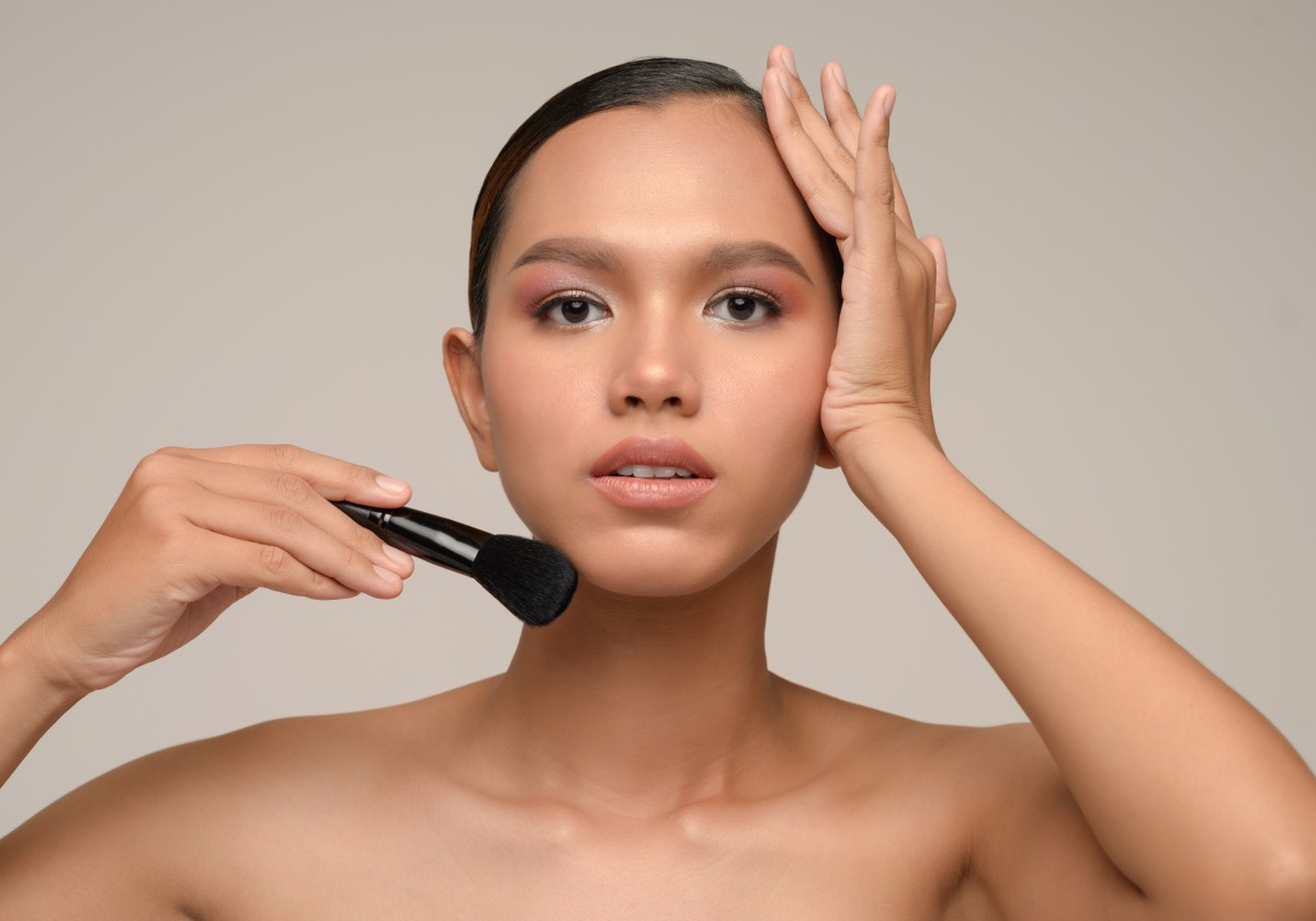 Ilustrasi contouring wajah (Dok. Freepik) - Image