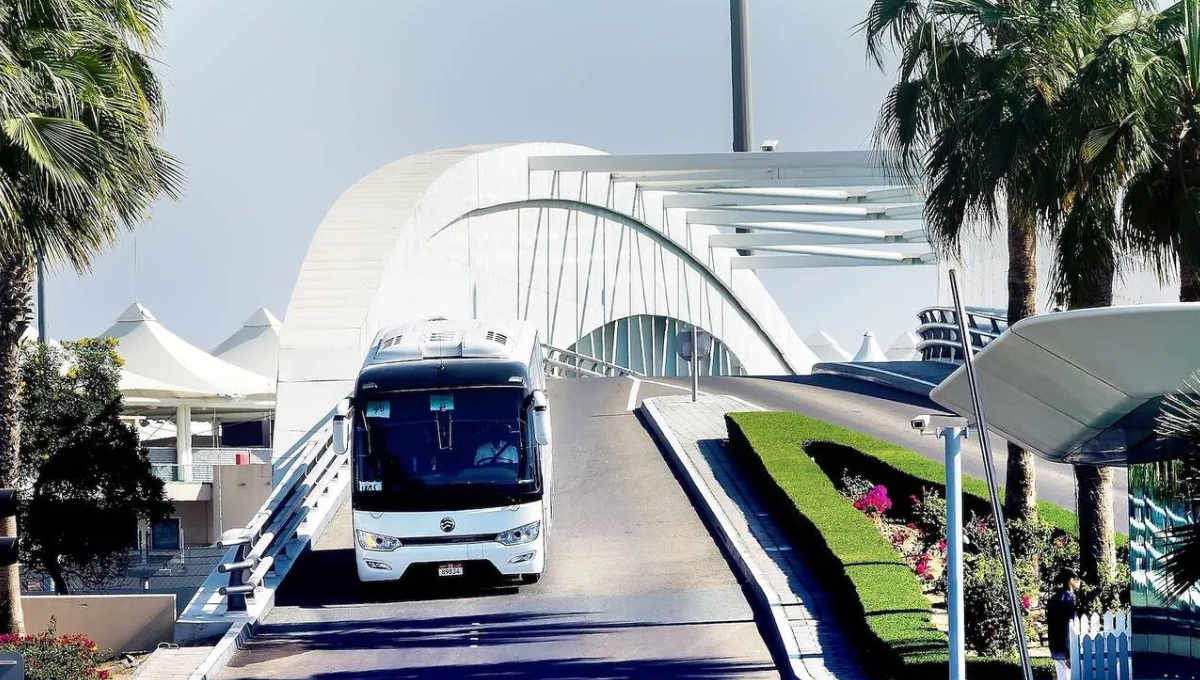 Shuttlebus nyaman dan ramah difabel.&nbsp;(Maximillian cabinet / Shutterstock)