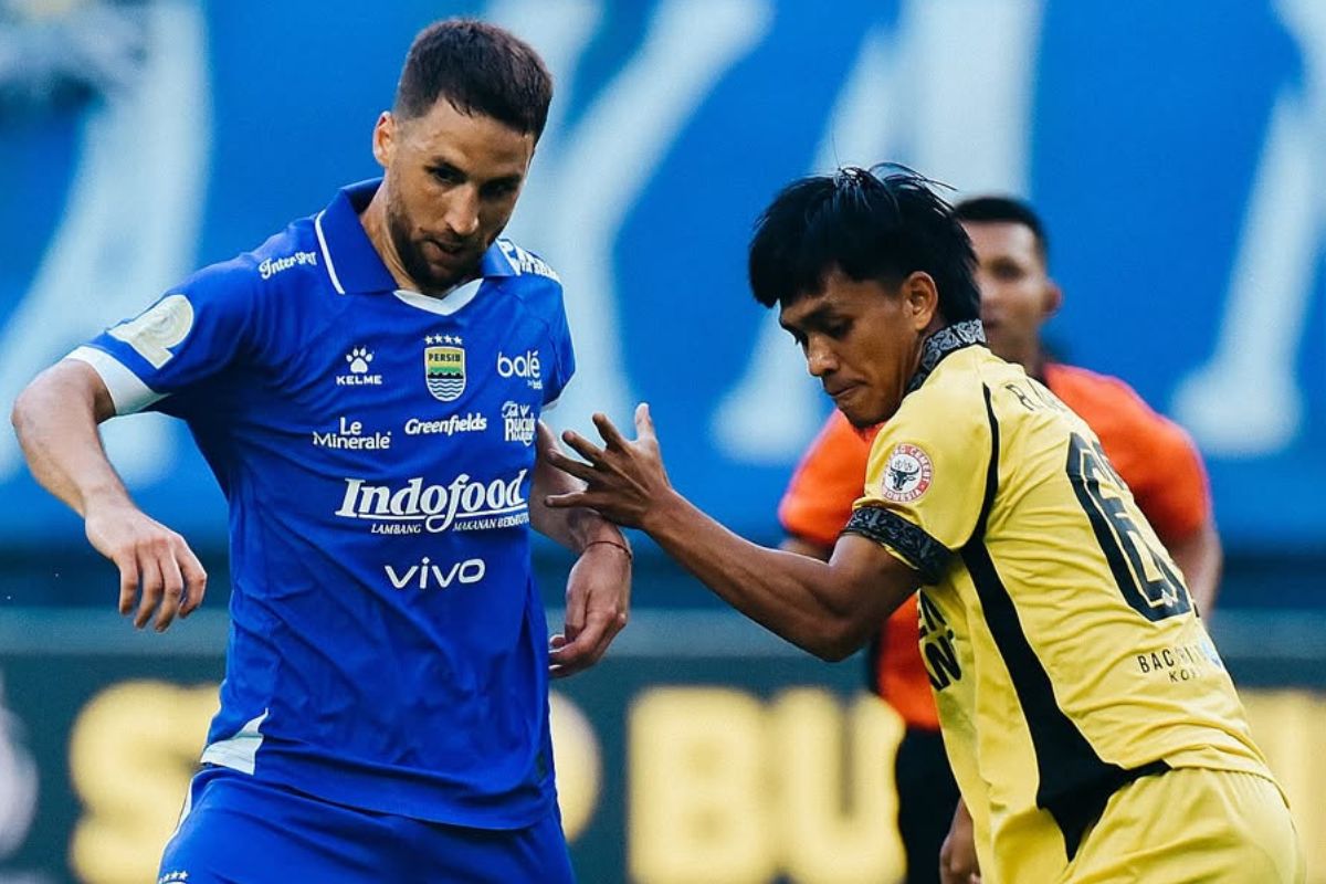 Luciano Guaycochea optimistis Persib Bandung bisa kalahkan Persebaya Surabaya, Jumat (12/9). (Media Persib) - Image