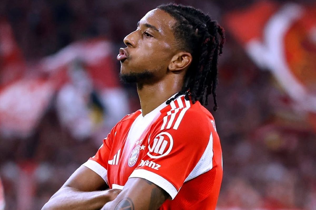 Michael Olise resmi dinobatkan sebagai Pemain Terbaik Bundesliga Agustus 2025. (fcbayern.com) - Image