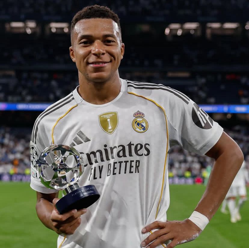 Mbappe mendapatkan MVP usai membawa kemenangan bagi Real Madrid atas Marseille pada pertandingan Liga Champions di santiago Bernabeu, Rabu (17/9). (Dok. Real Madrid) - Image