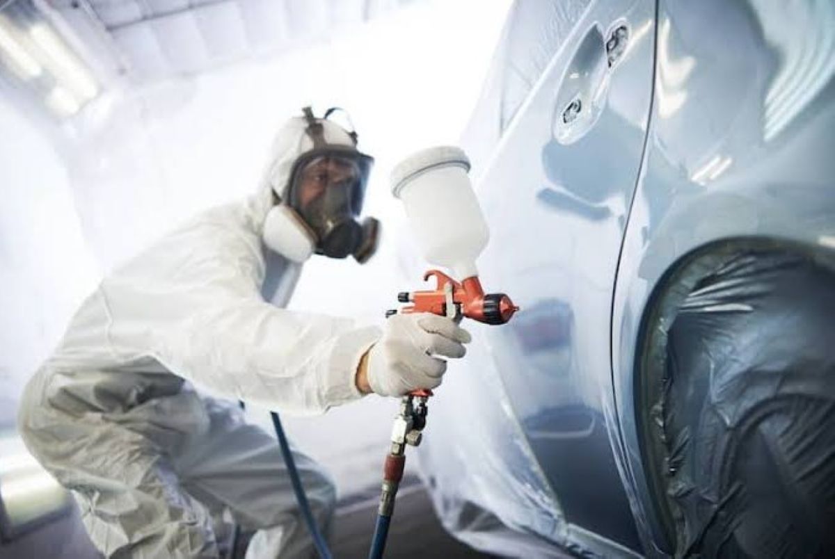 Ilustrasi pengecatan mobil. (OHS Body Shop) - Image