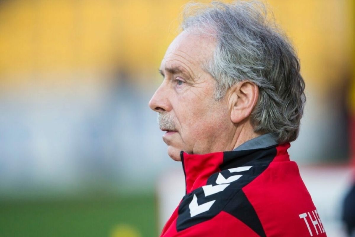Mantan pelatih FC TwenteJan Van Staa. (instagram.com) - Image
