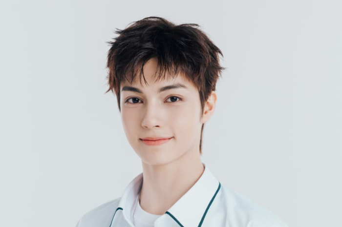 Profil look Charlie di Reply High School. (Mnet Plus)